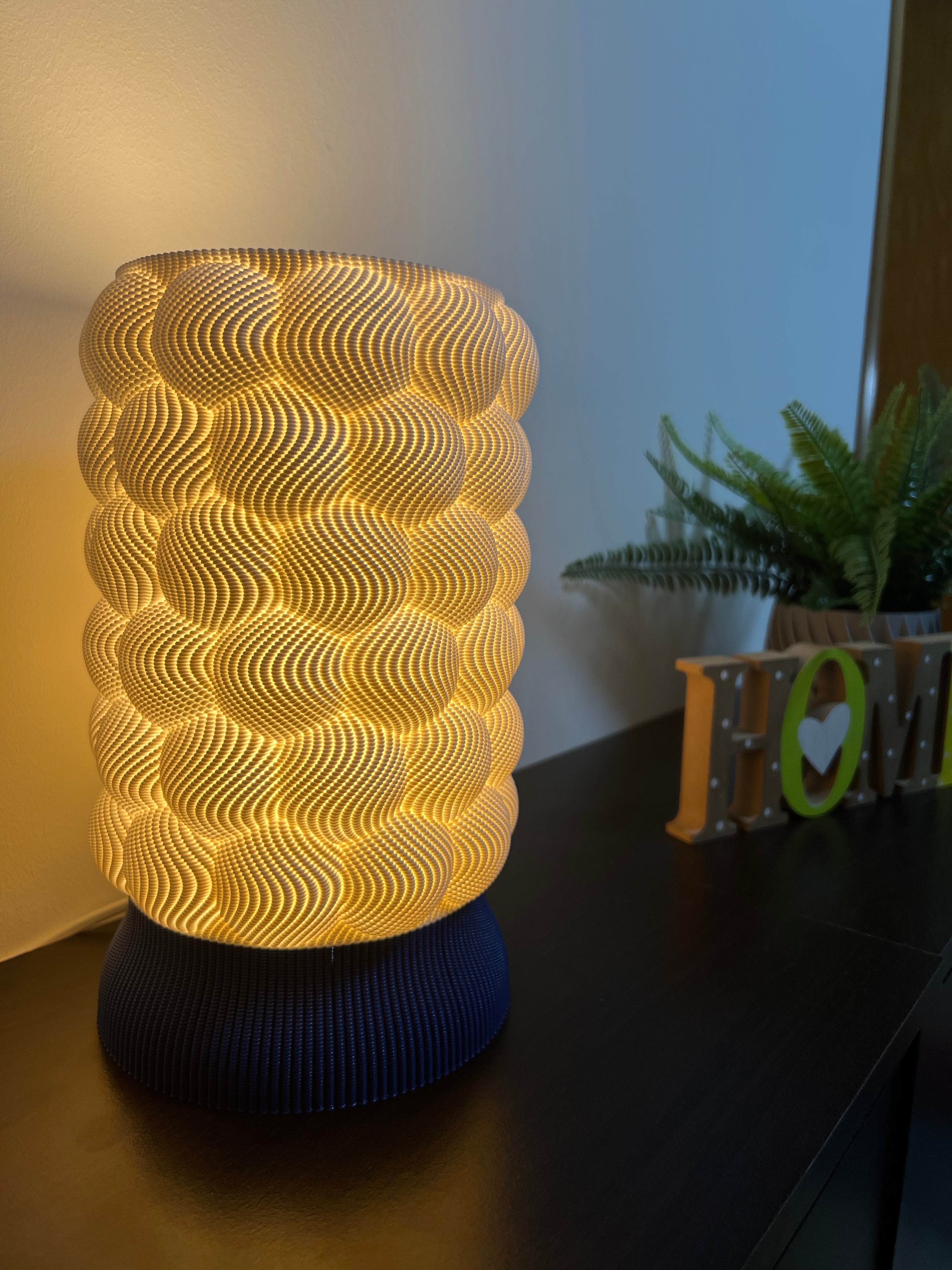 The Tube - Wavy Bubbles - Tischleuchte - blau - Realbild