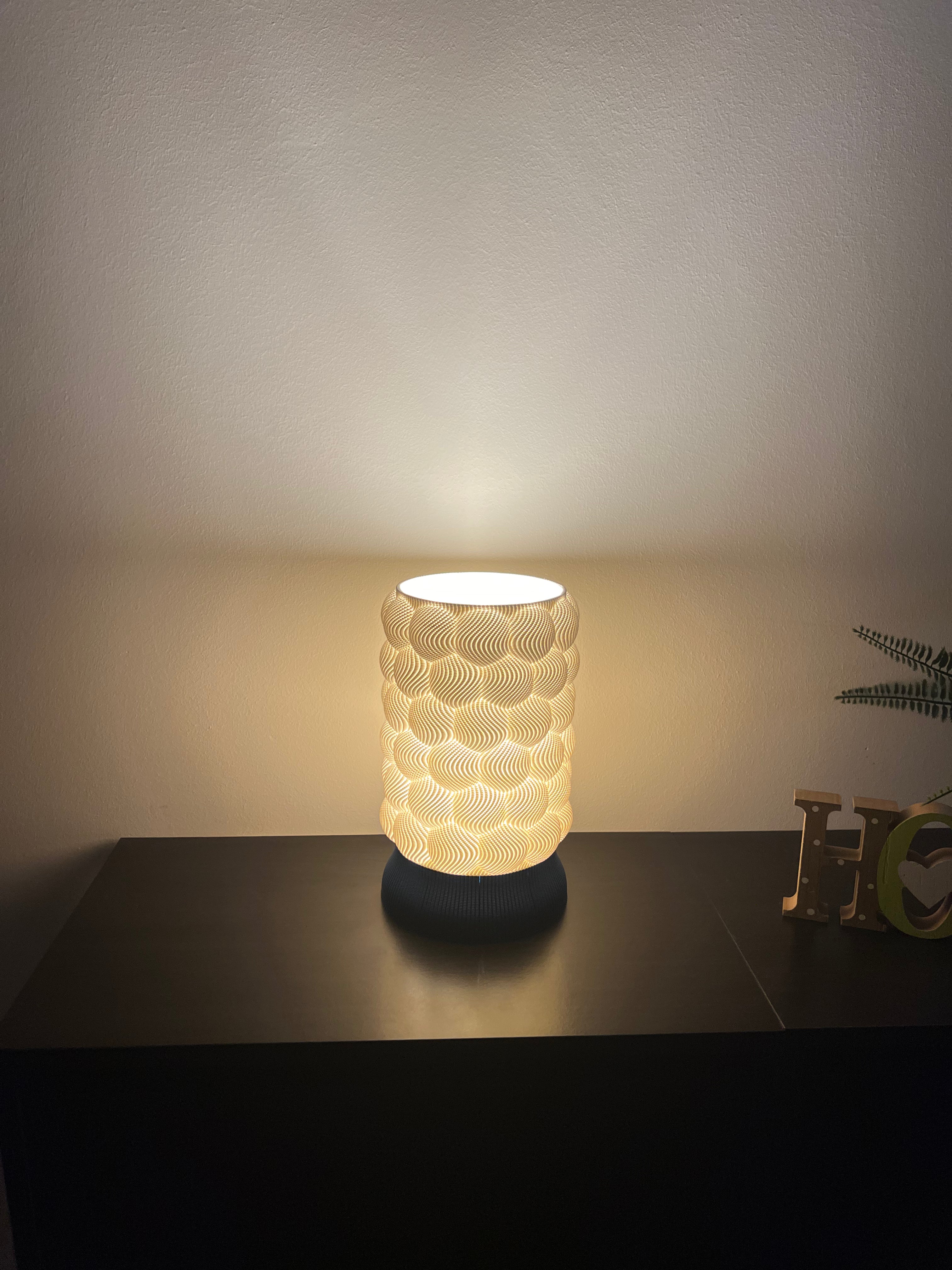 The Tube - Wavy Bubbles - Tischleuchte - blau - Realbild