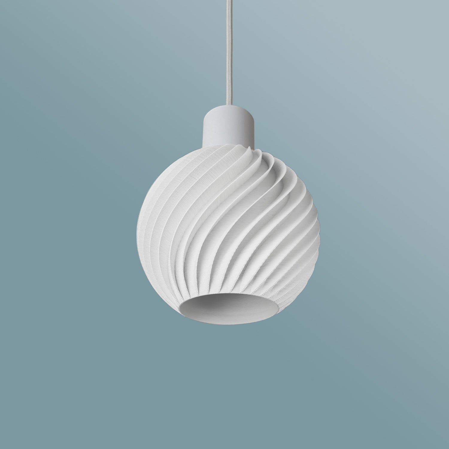 Ball Wave by Martin Žampach | Leuchte LED Pendelleuchte - Ø15cm vor blauem Huntergrund