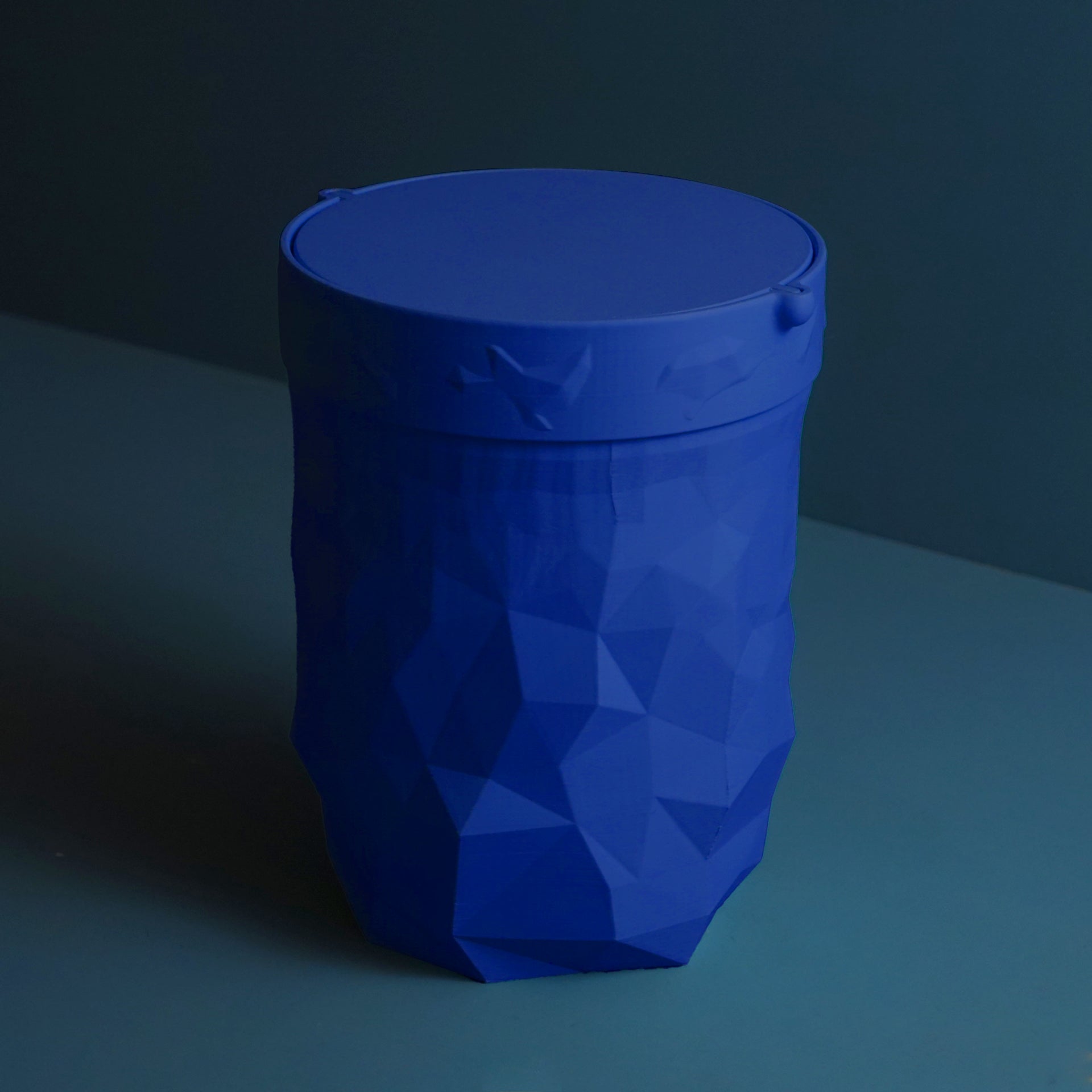 Trash Can "Glitch" – Mülleimer by Gazzaladra Design